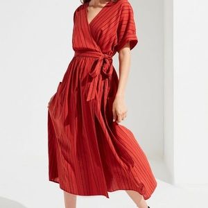 UO Gabrielle Linen Midi Wrap Dress